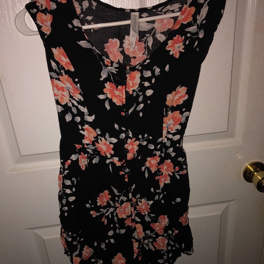 Aeropostale woman’s floral romper (XS)